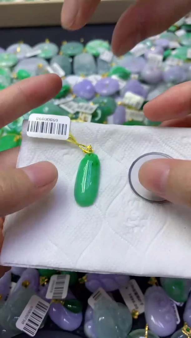 颈饰18K金镶嵌翡翠天然缅甸翡翠A货