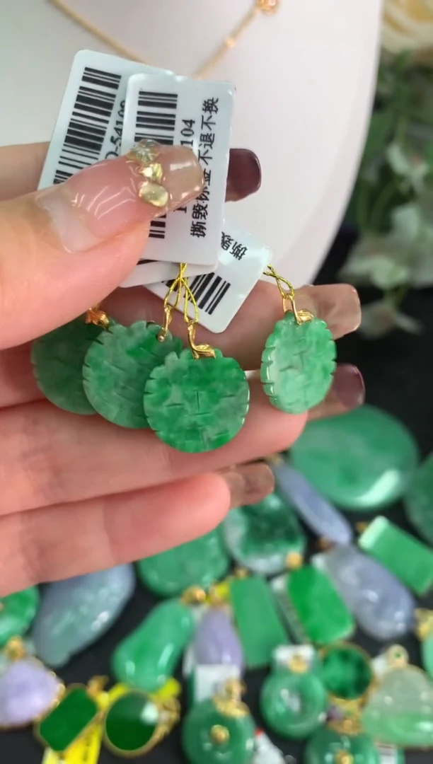 【闪购商品】翡翠吊坠(不含链)18K金镶嵌多样性发货其中一件