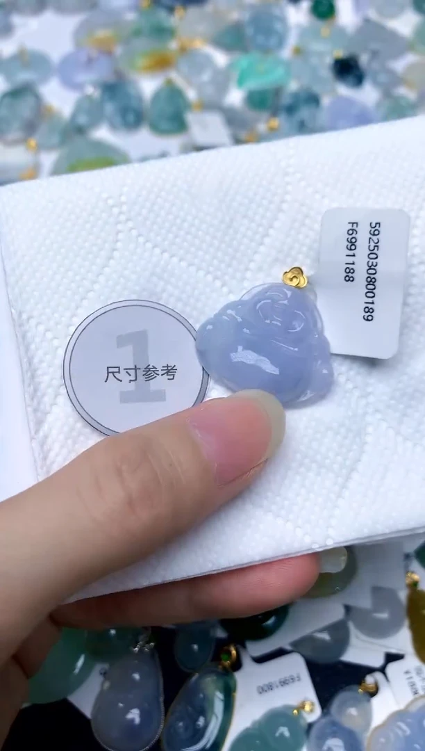 颈饰18K金镶嵌翡翠天然A货翡翠