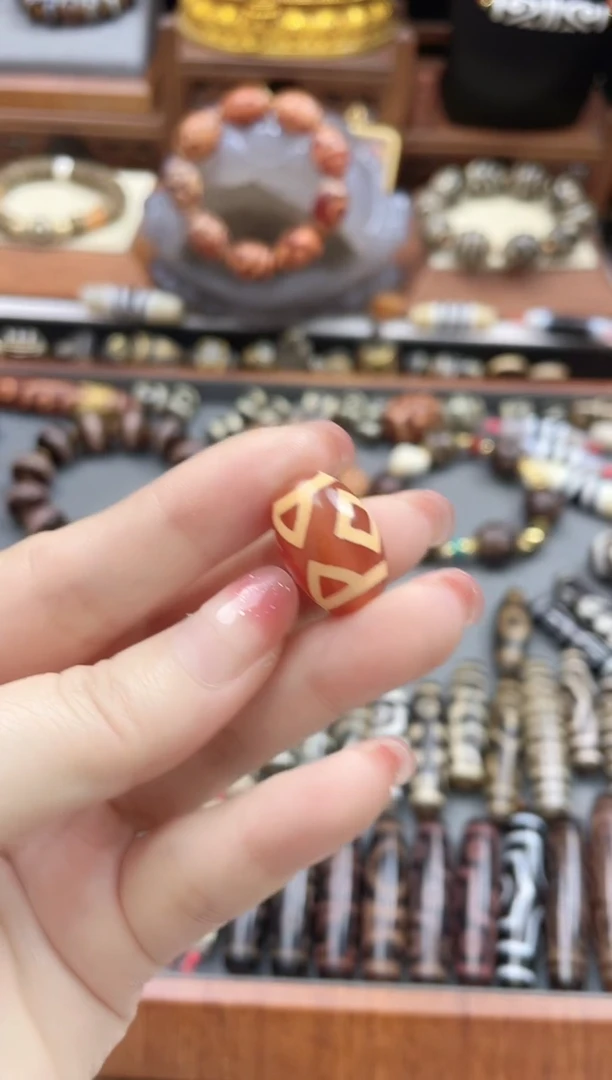 未镶嵌珠珠玛瑙/玉髓金刚三眼
