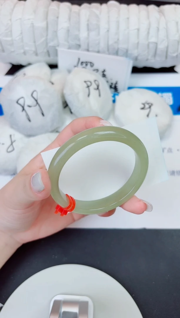 未镶嵌手镯石英质玉75/59.3