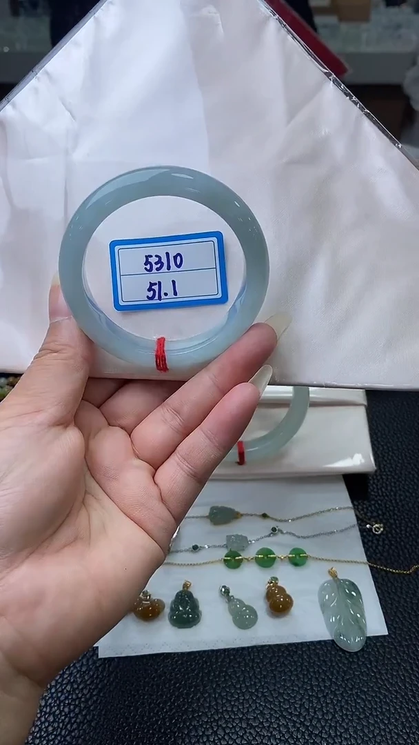 翡翠手镯未镶嵌06