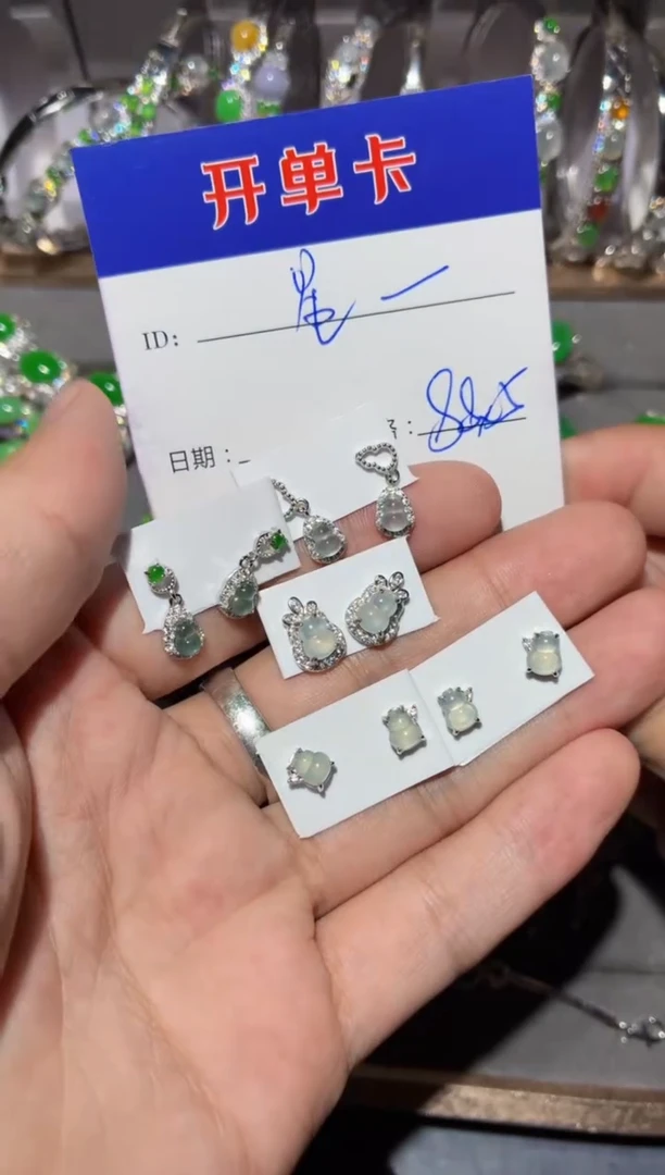 银S925镶嵌翡翠耳饰?**✨星月