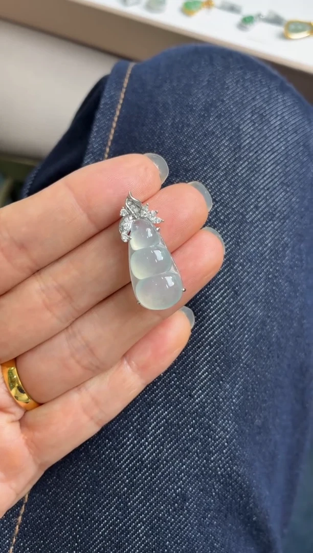 颈饰18K金镶嵌翡翠天然翡翠A货