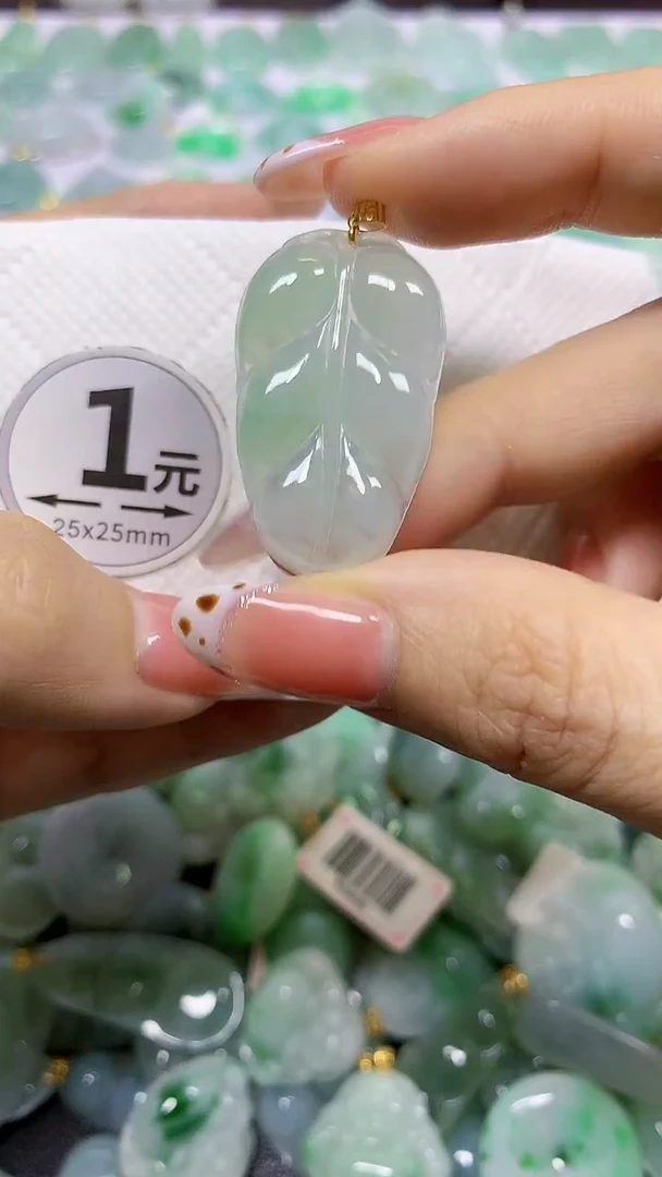 颈饰18K金镶嵌翡翠 天然翡翠A货