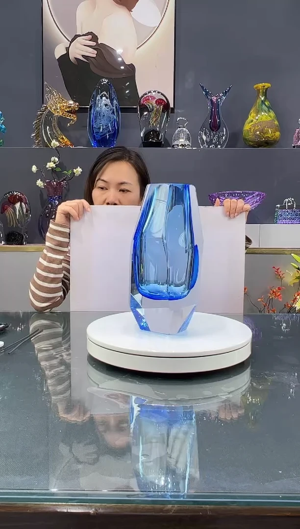 手工艺品琉璃    水晶琉璃花瓶1个