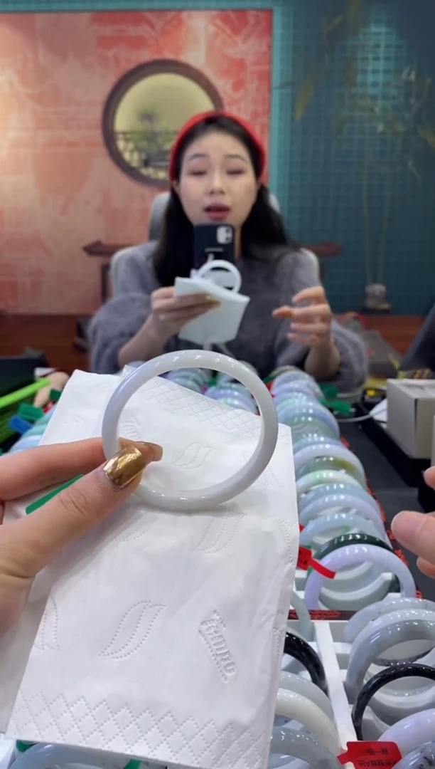 【闪购商品】翡翠手镯未镶嵌多人05133