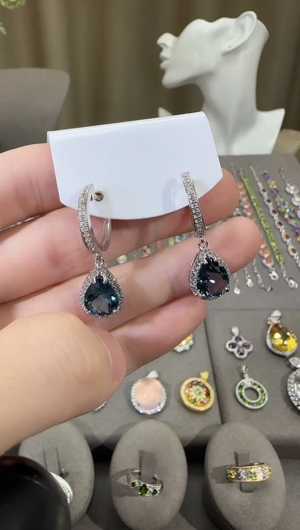 银S925镶嵌托帕石耳饰9*11mm伦敦蓝耳扣