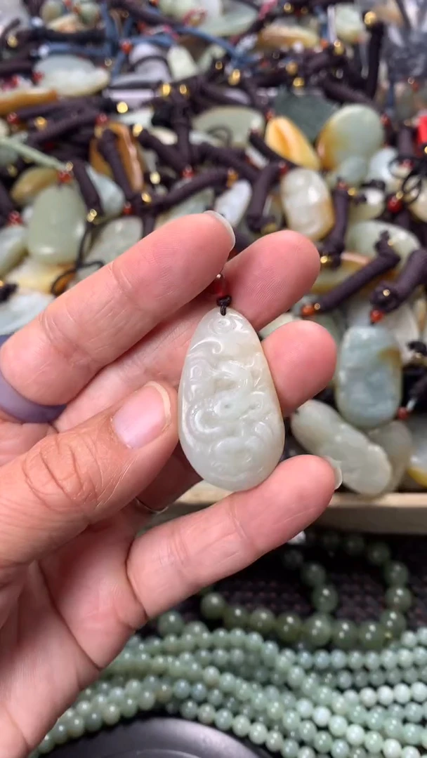 【闪购商品】和田玉颈饰未镶嵌多样性发货没有证书拍一发一有瑕