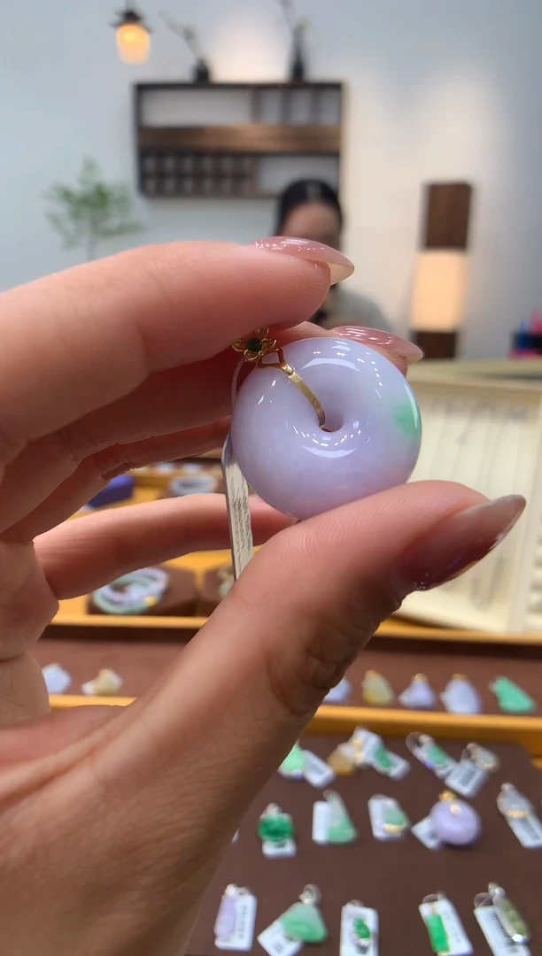 颈饰18K金镶嵌翡翠平安扣