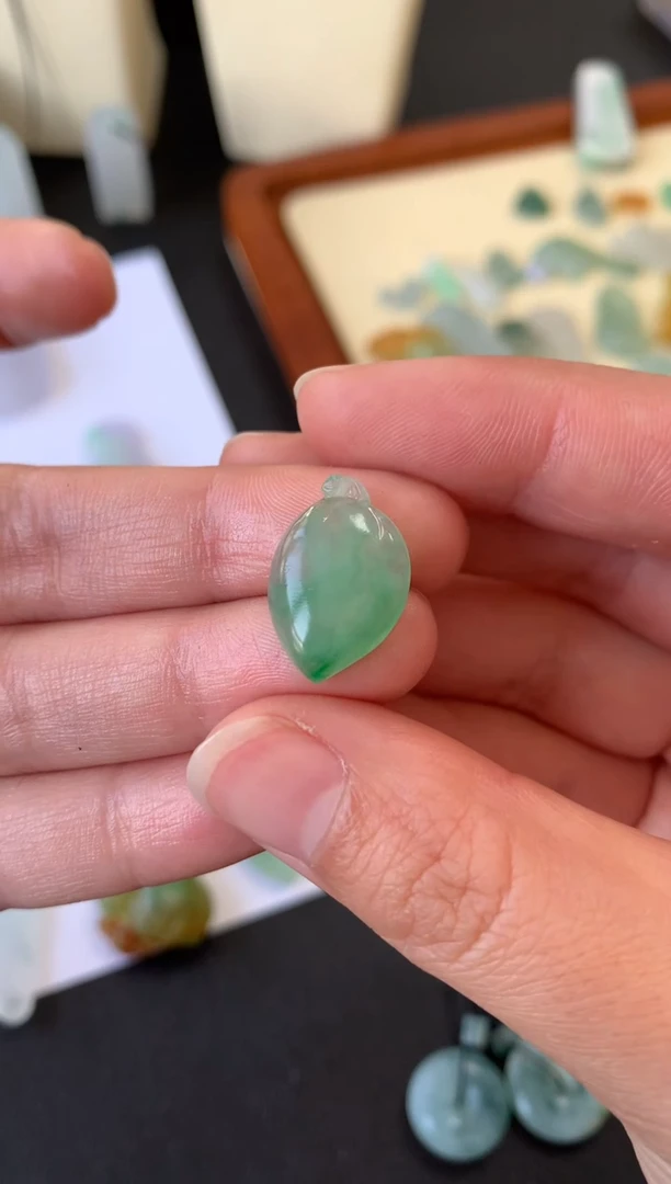 【闪购商品】定制翡翠未镶嵌翡翠