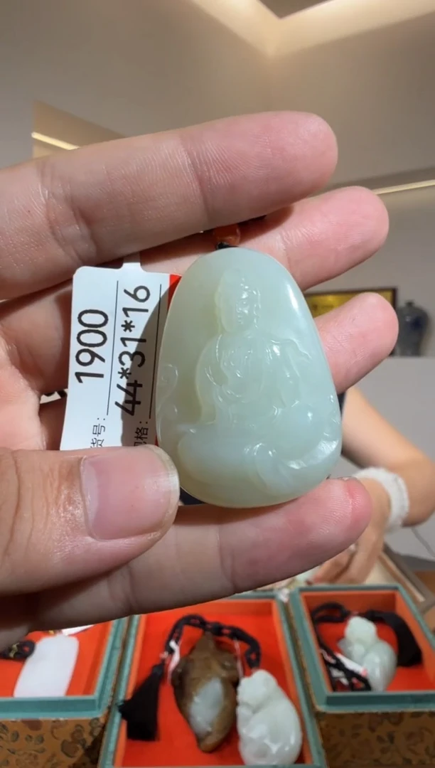 和田玉未镶嵌颈饰1