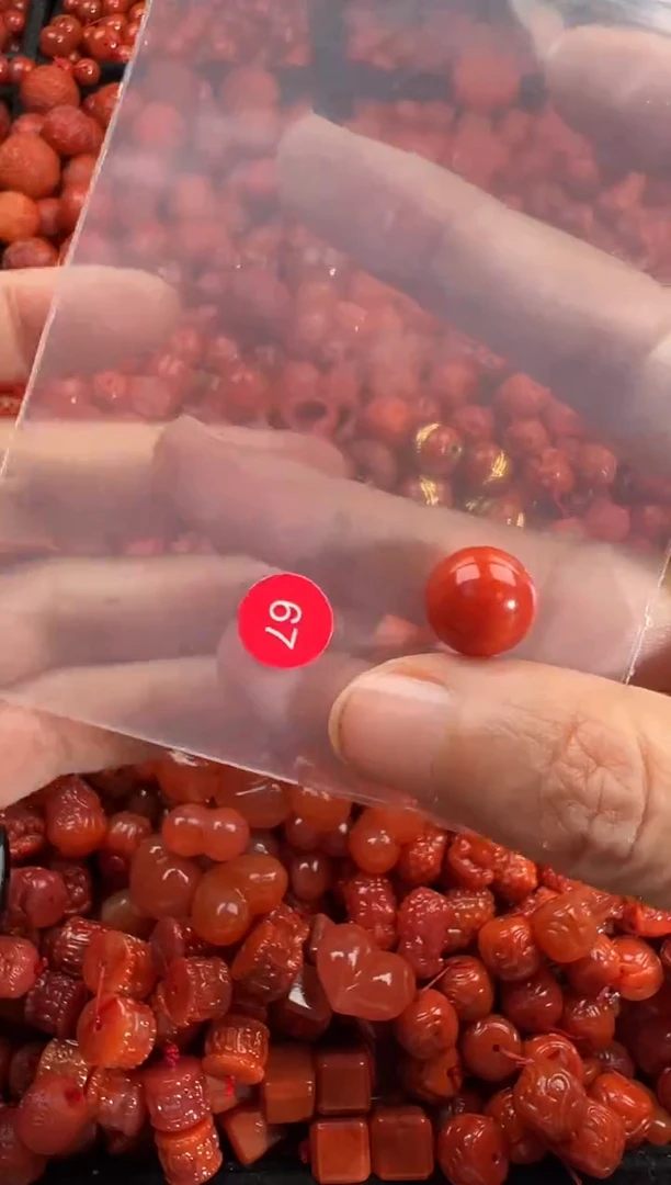 南红玛瑙未镶嵌颈饰1