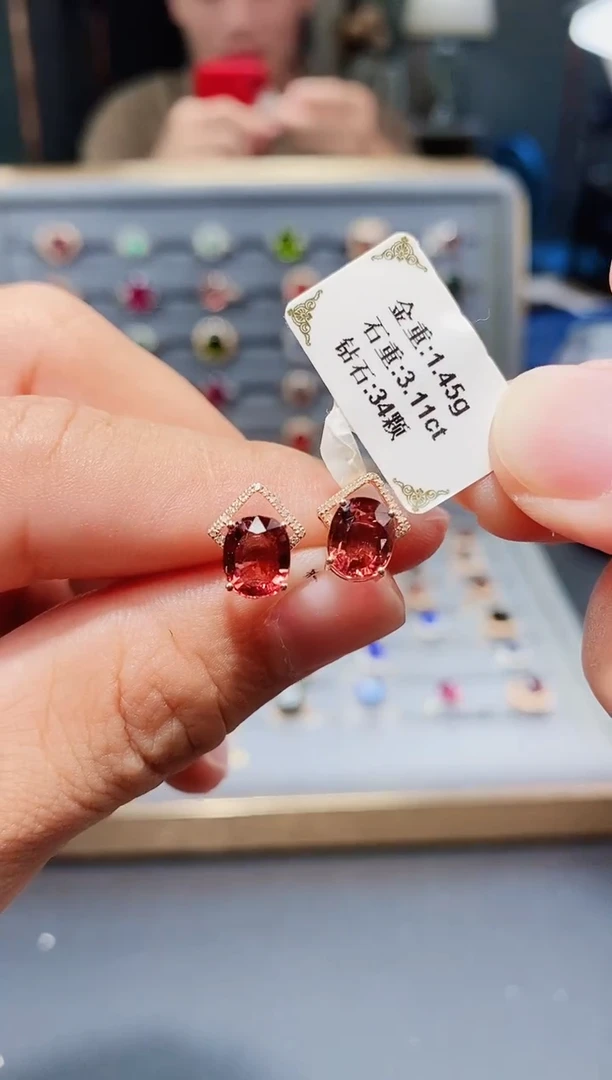 18K金镶嵌耳饰碧玺3.11配钻