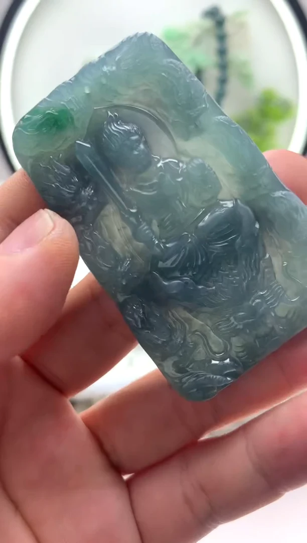 翡翠未镶嵌颈饰不动明王