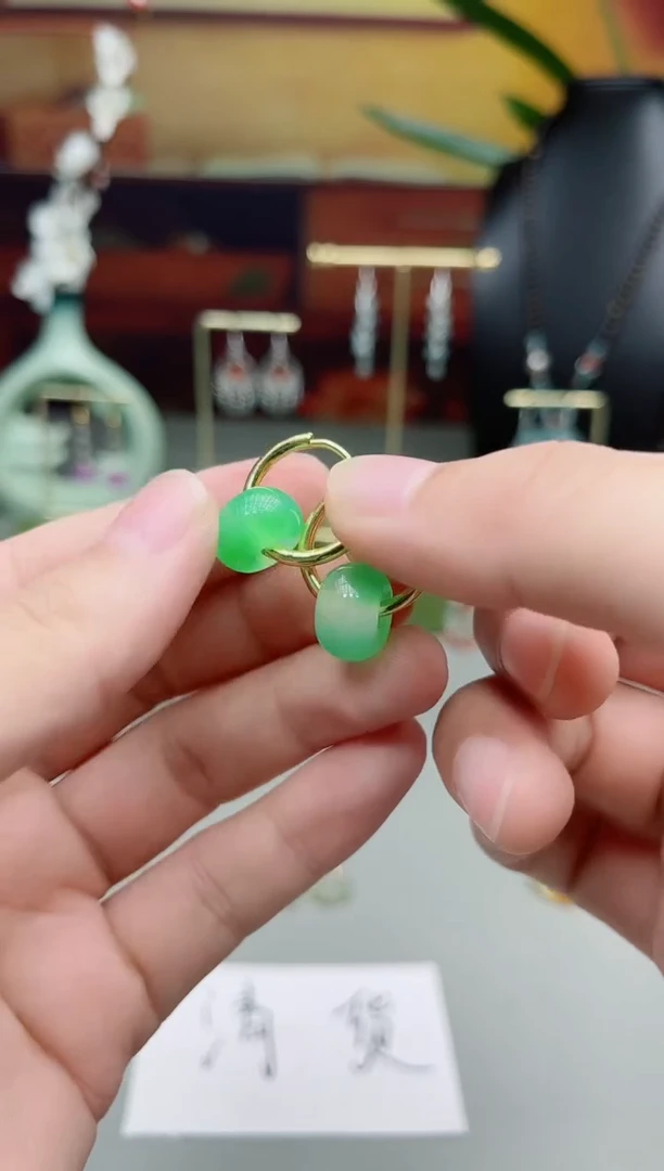 未镶嵌石英质玉（非洲翠）耳饰538000