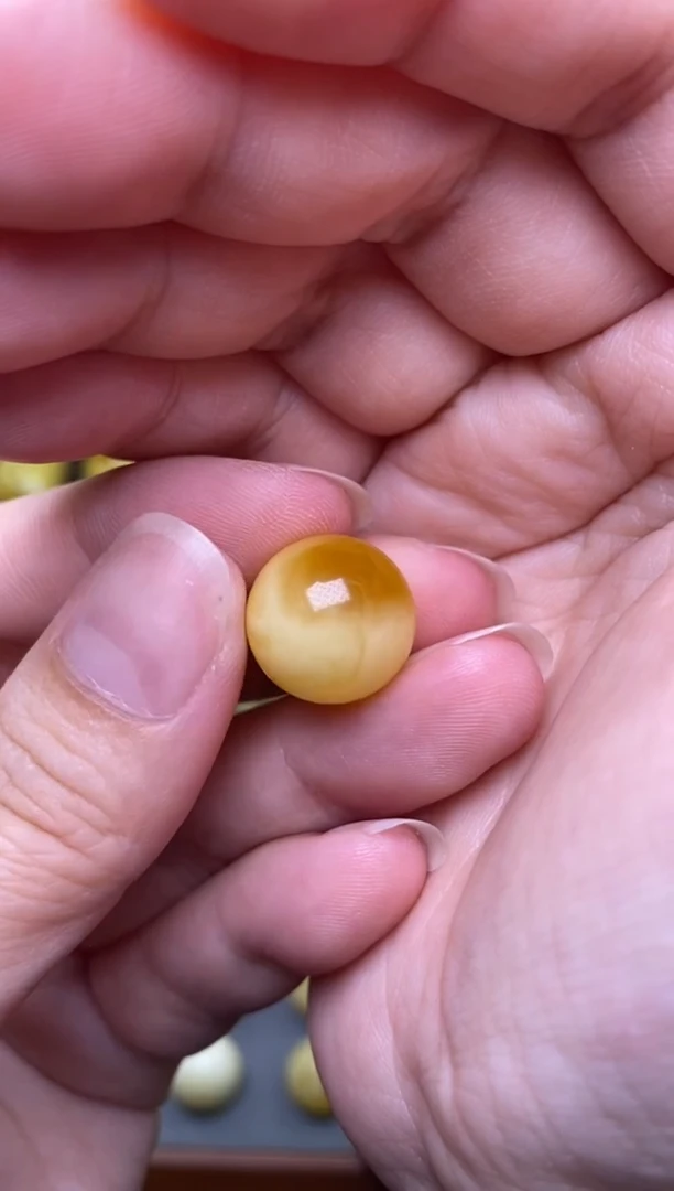 未镶嵌琥珀裸石月. 3