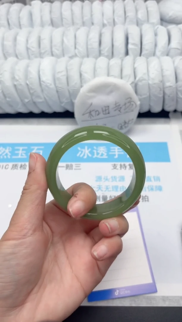 【闪购商品】石英质玉手镯未镶嵌142-56.1