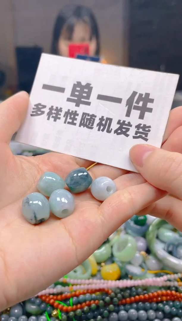 翡翠未镶嵌颈饰一单一个多样性随机发一件