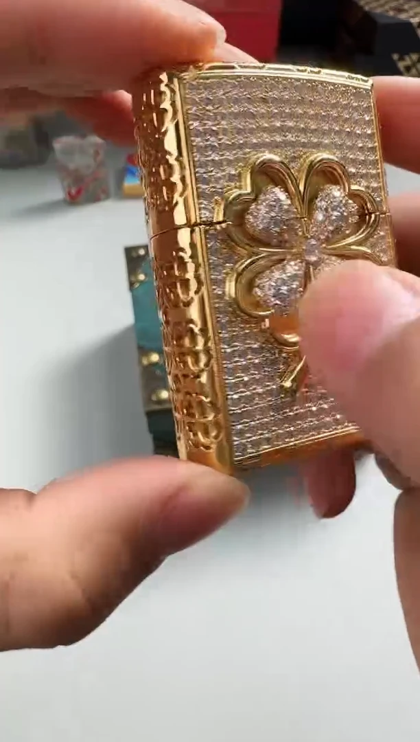 铜套壳镀金满钻四叶草（绿木盒）
