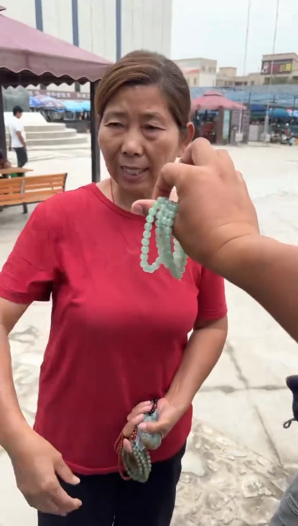 手串未镶嵌和田玉，****经和田玉手串