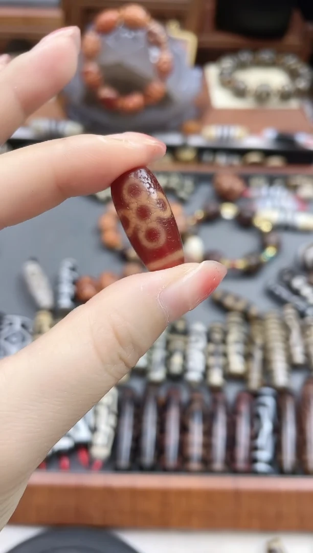 未镶嵌珠珠玛瑙/玉髓美五闪金蟾红肉断珠