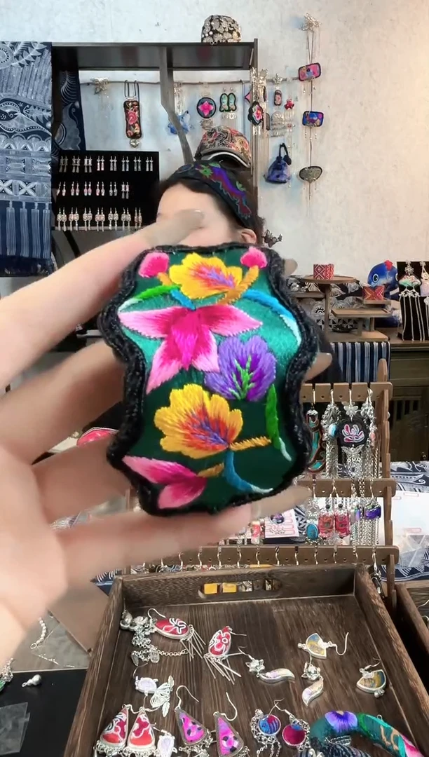 织绣彩云南阁民族风老绣非遗饰品151