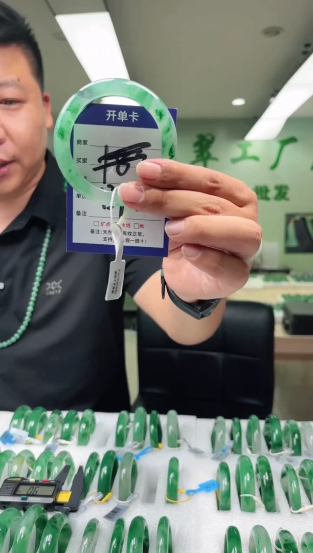 未镶嵌手镯石英质玉57