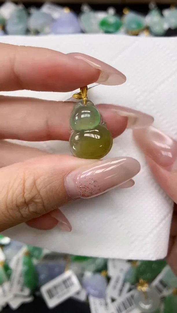 颈饰18K金镶嵌翡翠1111111111