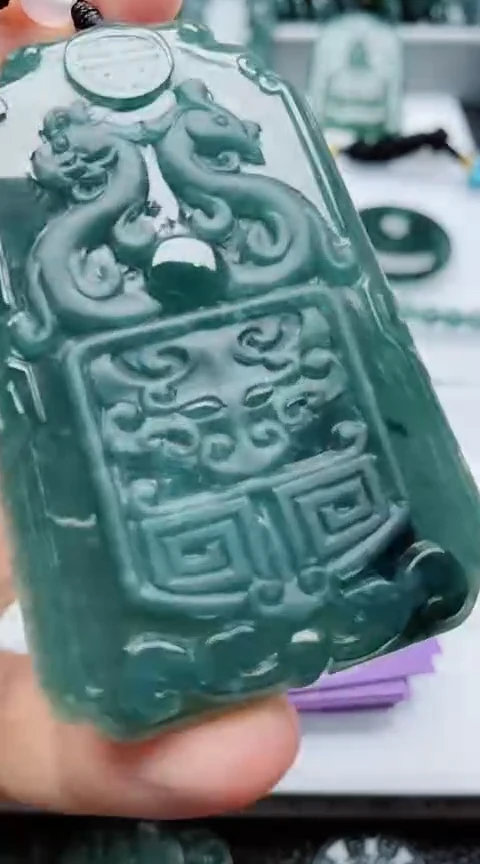 颈饰未镶嵌翡翠