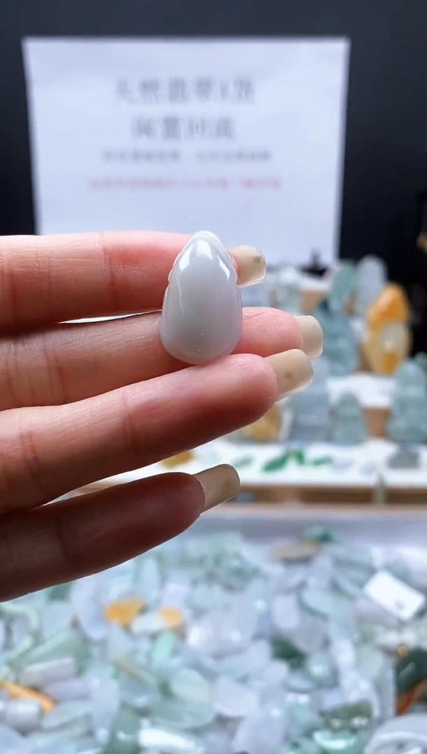 翡翠未镶嵌吊坠(不含链)120水滴