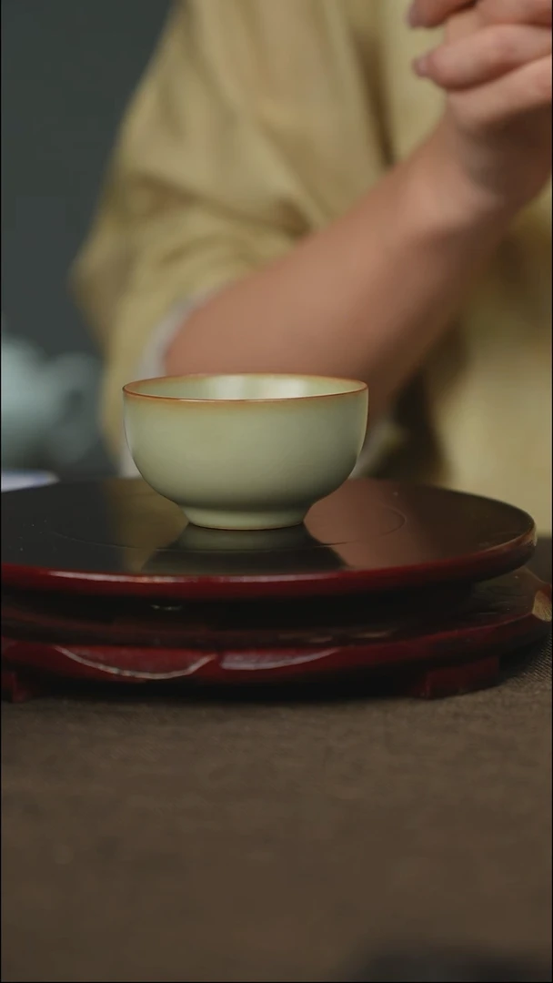 粉青 敛口杯 带底款