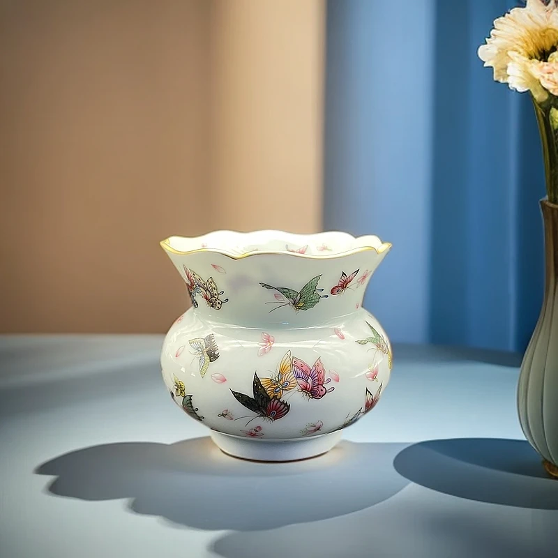 珐琅彩蝶恋花葵口渣斗