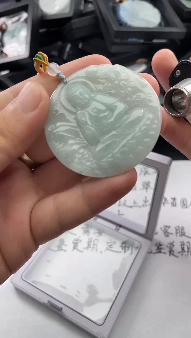 翡翠未镶嵌颈饰..../8/17/ 46