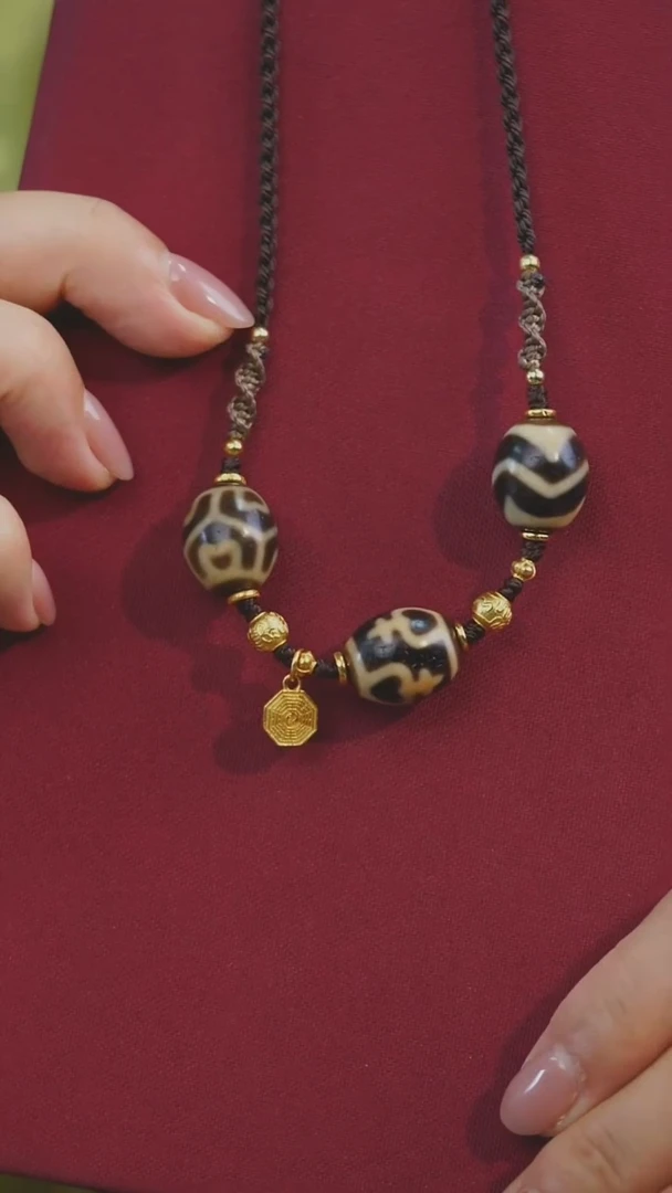 未镶嵌颈饰玛瑙/玉髓（覆膜）多样性发其一