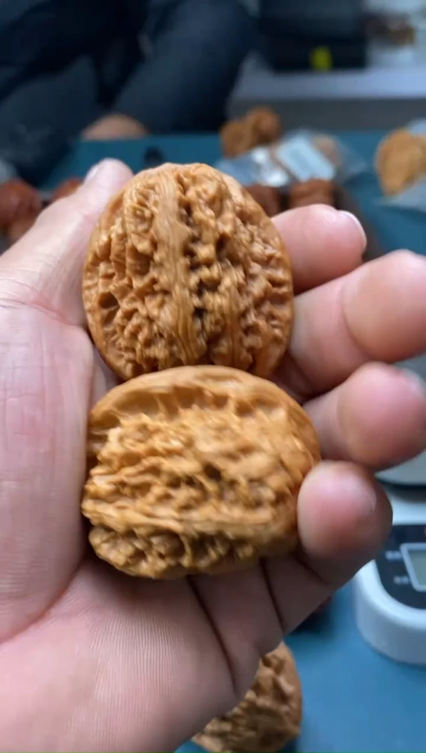 把件文玩核桃?****菜麒麟纹b321