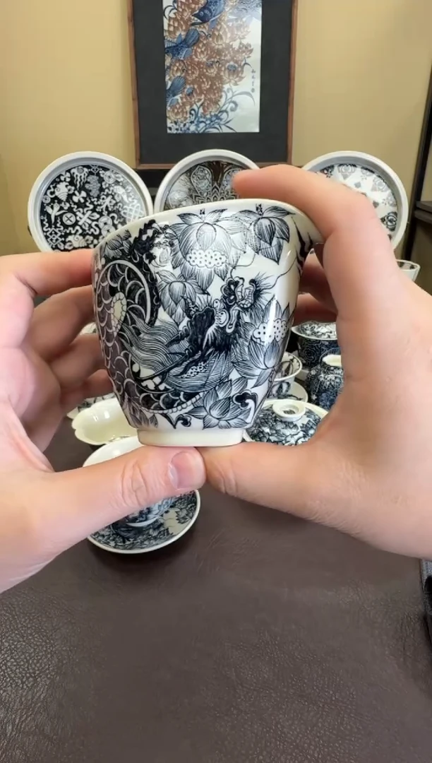 二号釉穿花龙纹公道杯