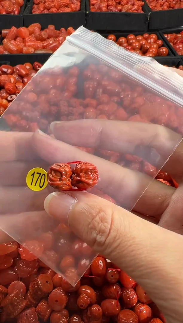 颈饰未镶嵌南红玛瑙1