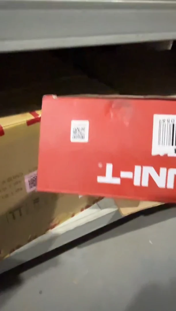 优利德UT208B数字钳形表