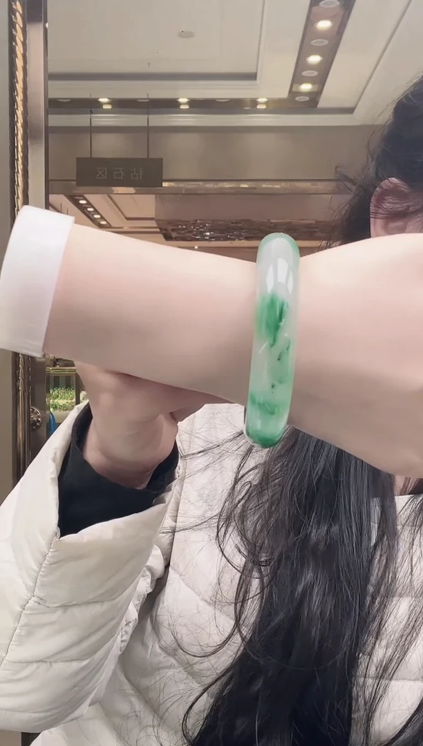 未镶嵌手镯石英质玉1