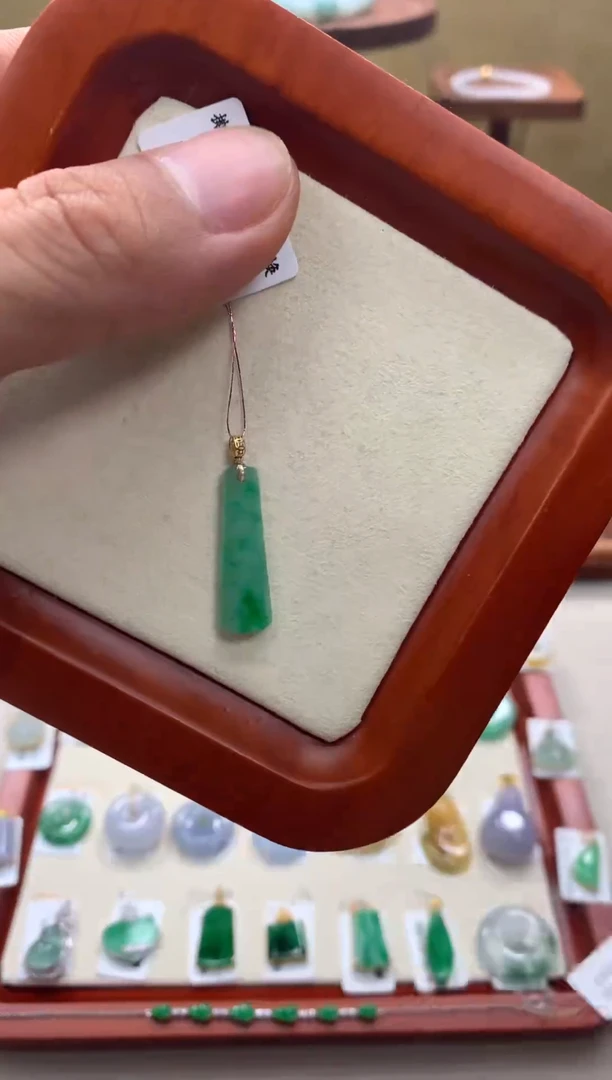 翡翠18K金镶嵌吊坠(不含链)无事柱