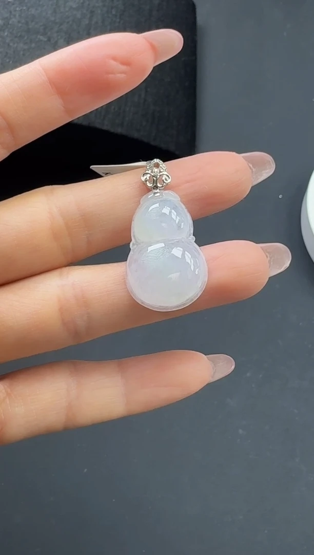 颈饰18K金镶嵌翡翠葫芦