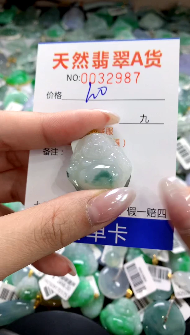 颈饰18K金镶嵌翡翠1