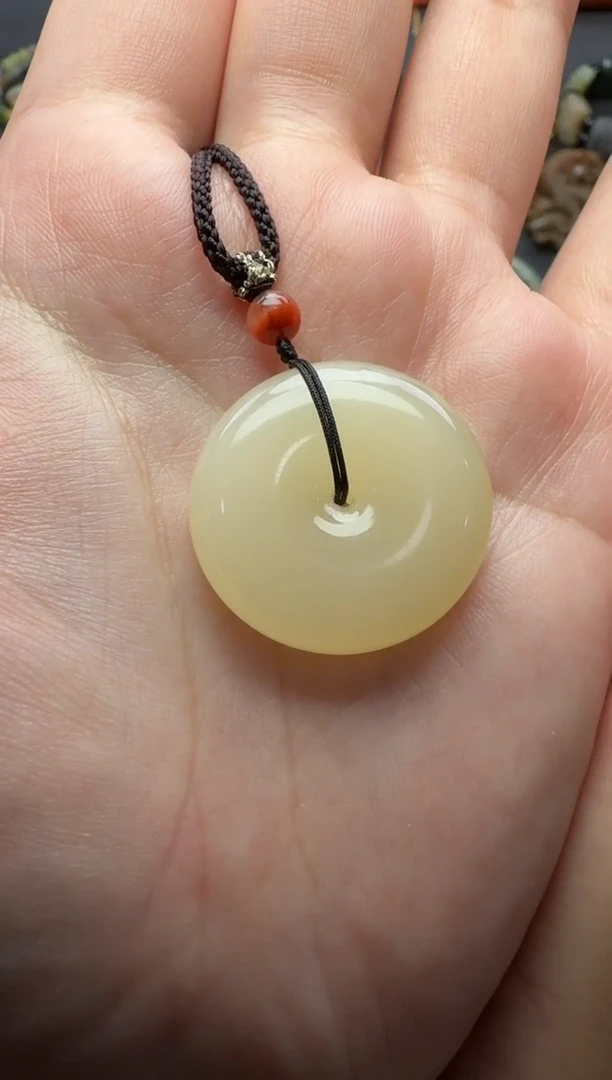 颈饰未镶嵌和田玉平安扣