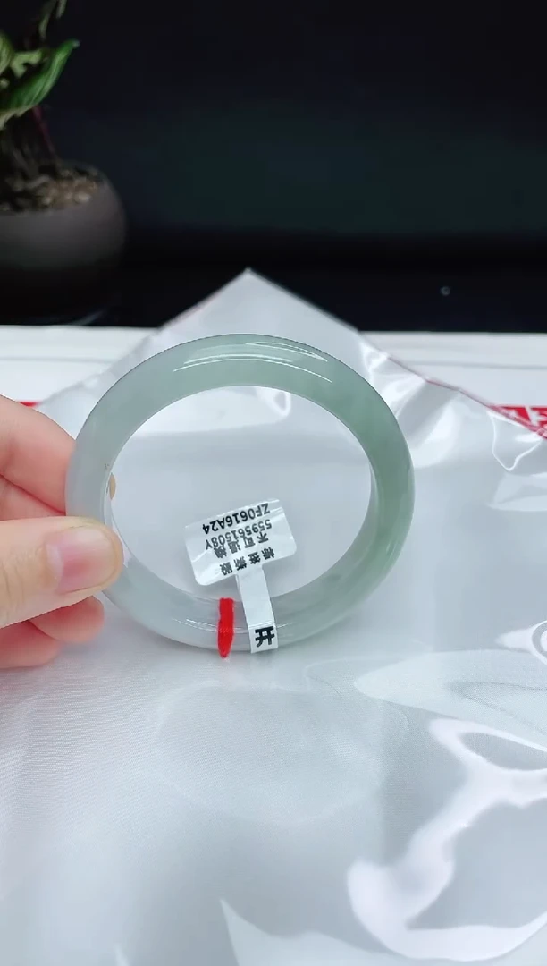 翡翠手镯未镶嵌天然缅甸A货翡翠正55.8