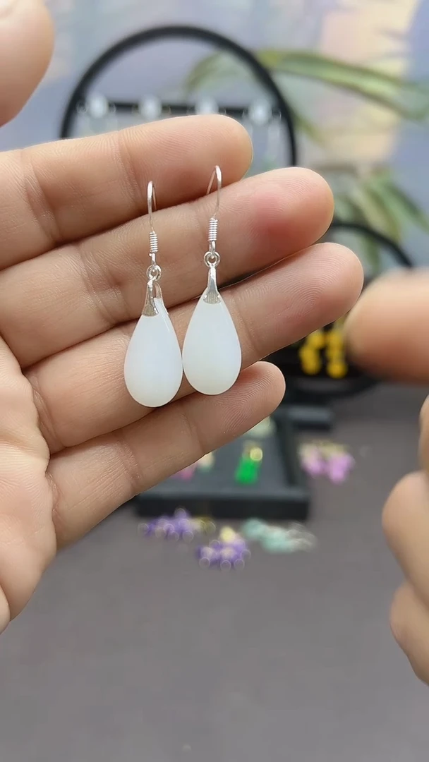 未镶嵌石英质玉（金丝玉）耳饰303