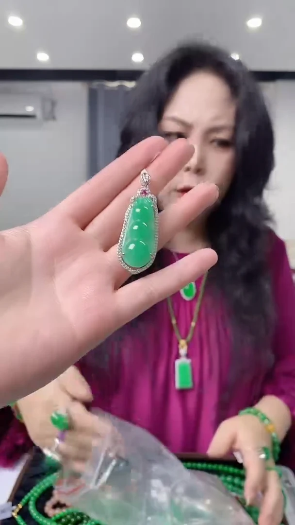 颈饰未镶嵌翡翠闪购链接 多样性发其一颜色微差