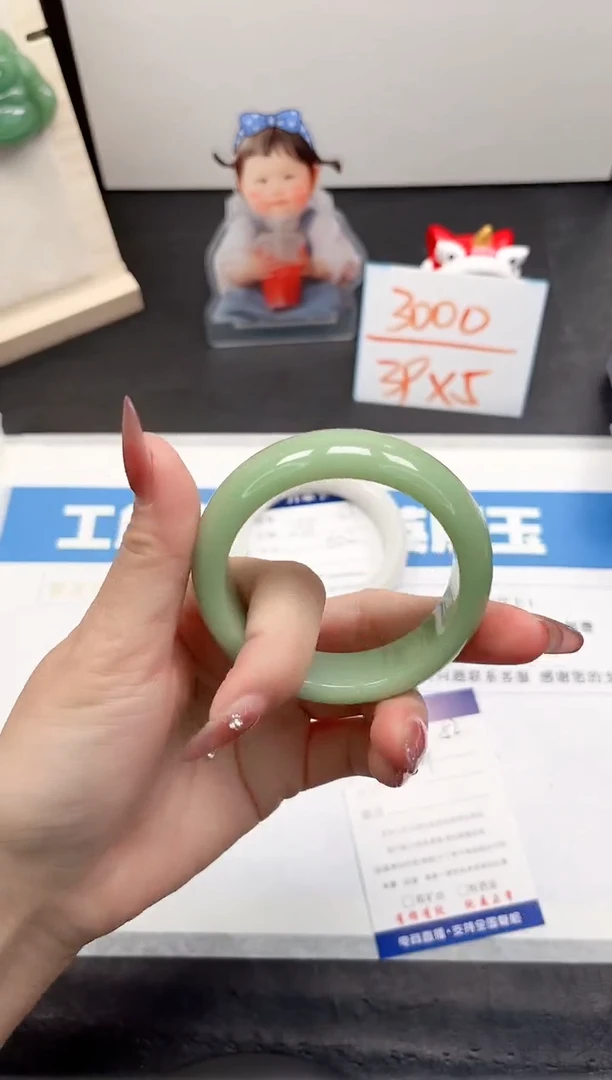 【闪购商品】石英质玉手镯未镶嵌52-52