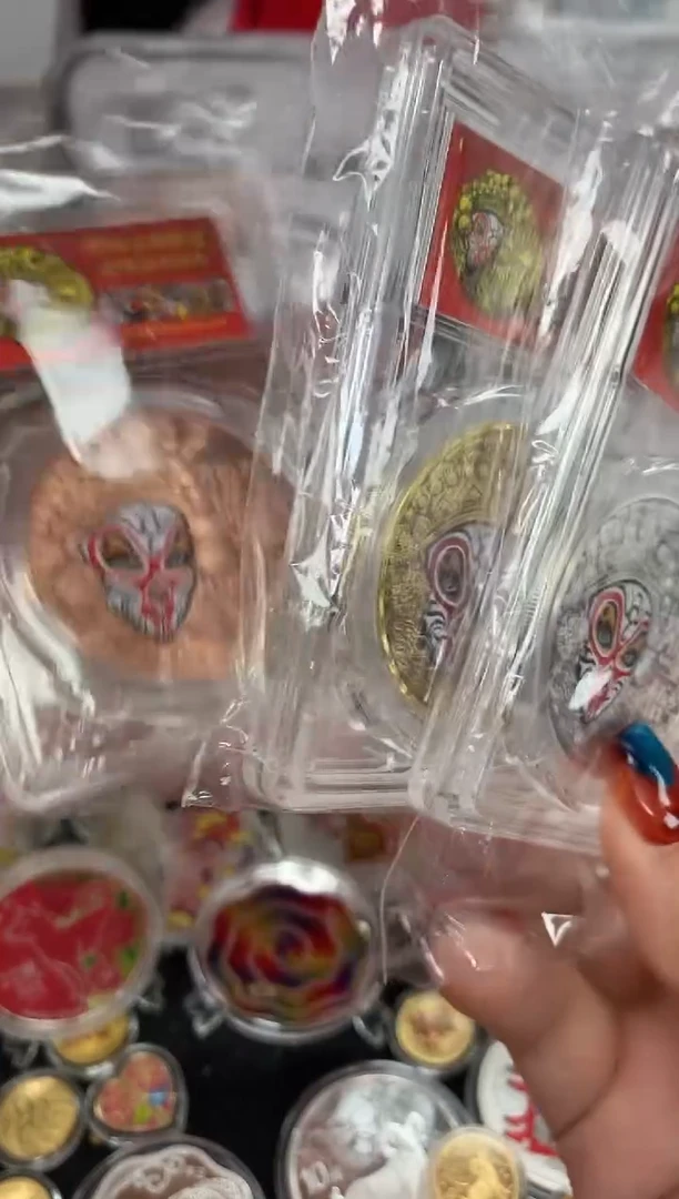 其他普通金属孙悟空脸谱纪念章