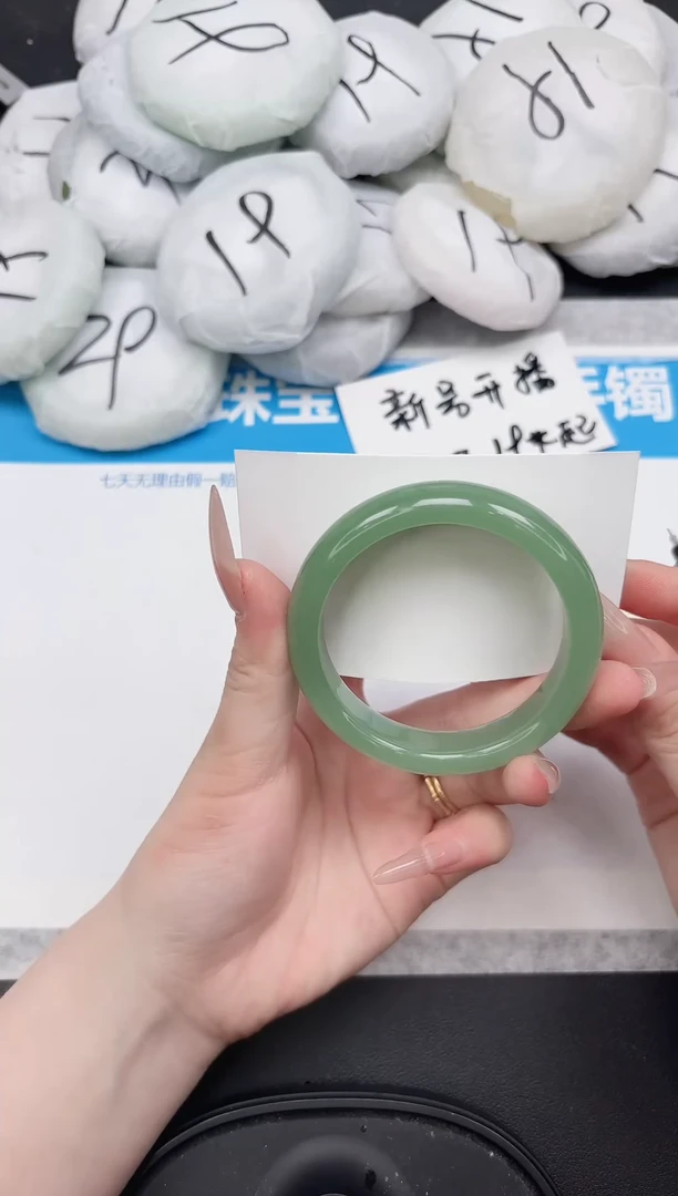 未镶嵌手镯石英质玉113-54